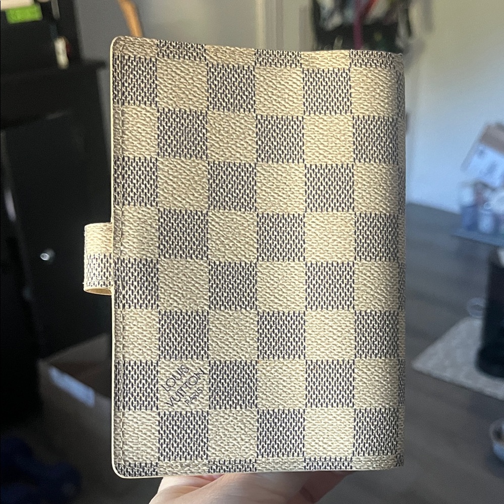 Louis Vuitton Damier Azur Agenda in Cream and Gray preloved - Picture 4 of 6